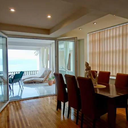 Maris Apartment